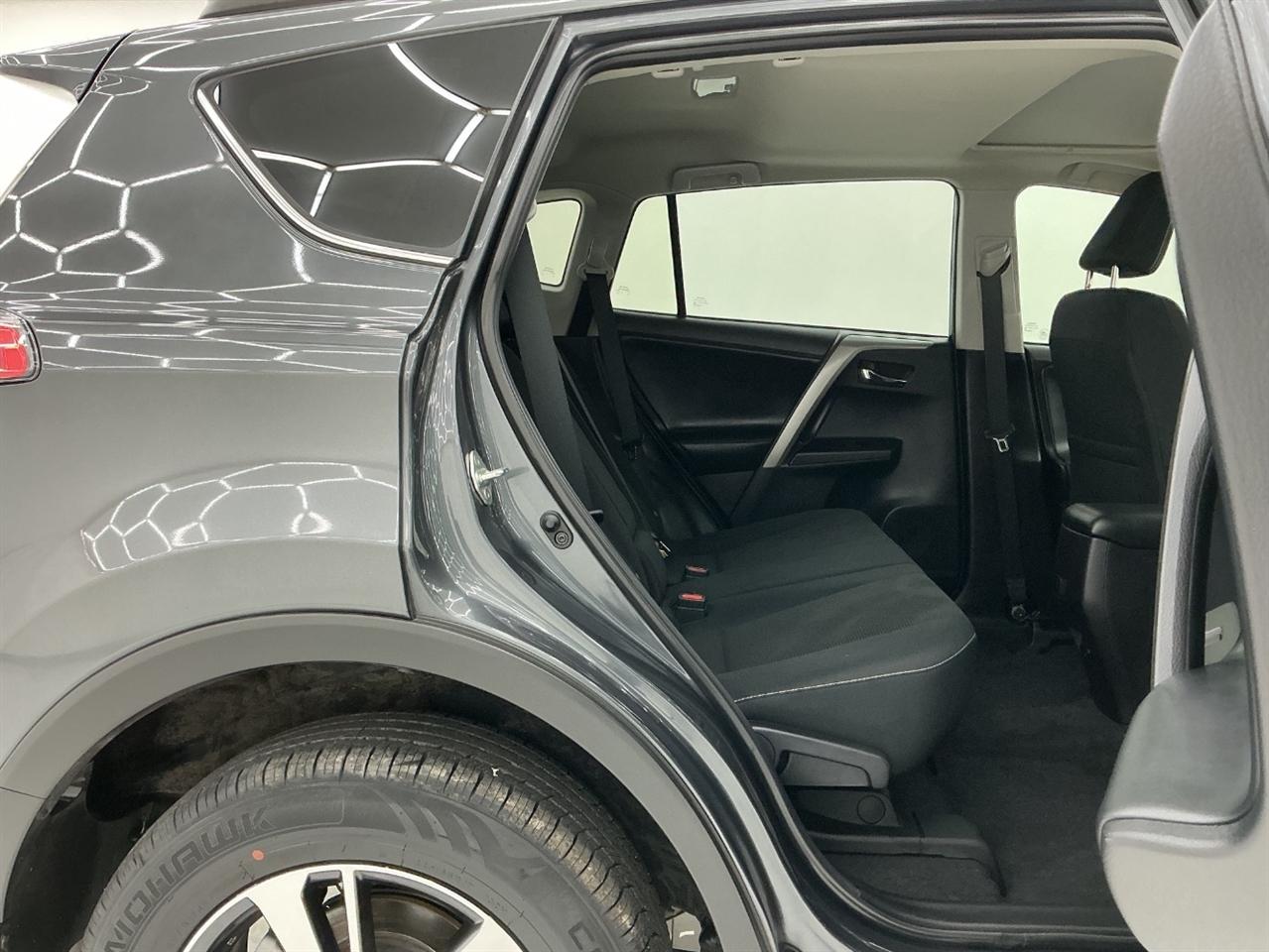 Toyota RAV4 Adventure FWD (Natl) 2018