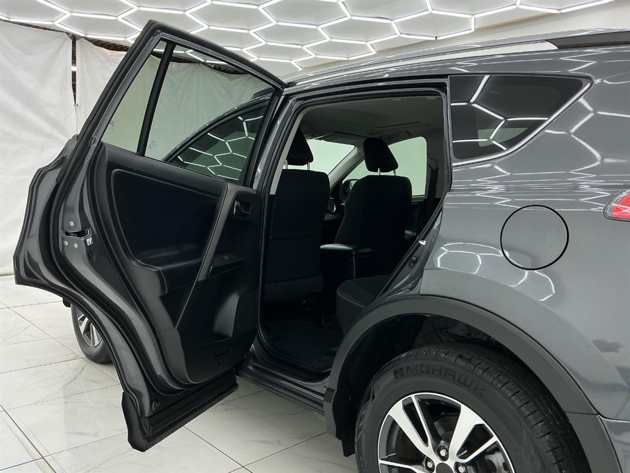 Toyota RAV4 Adventure FWD (Natl) 2018
