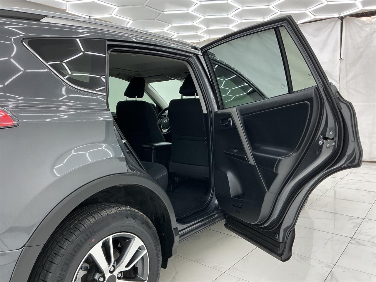 Toyota RAV4 Adventure FWD (Natl) 2018
