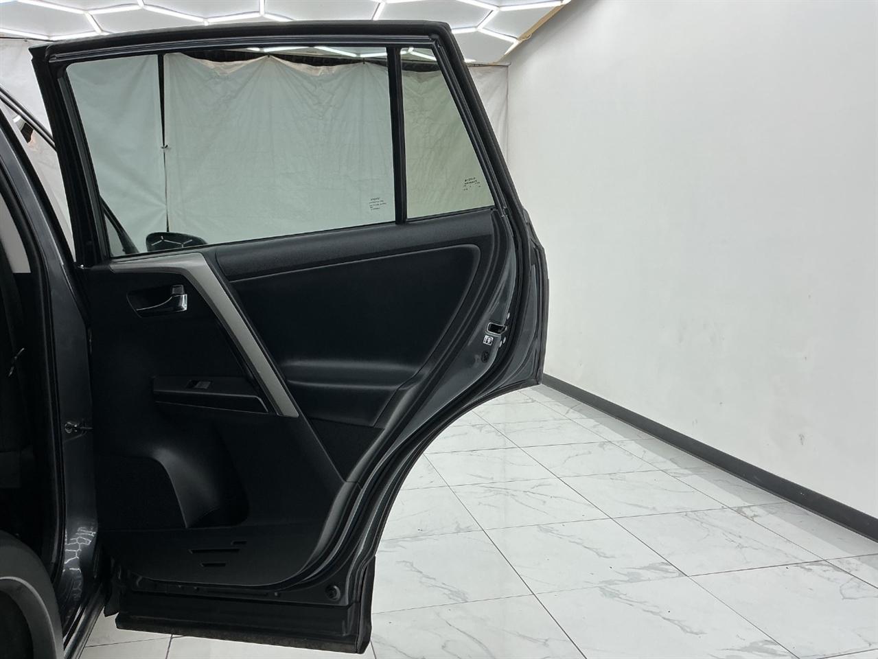 Toyota RAV4 Adventure FWD (Natl) 2018