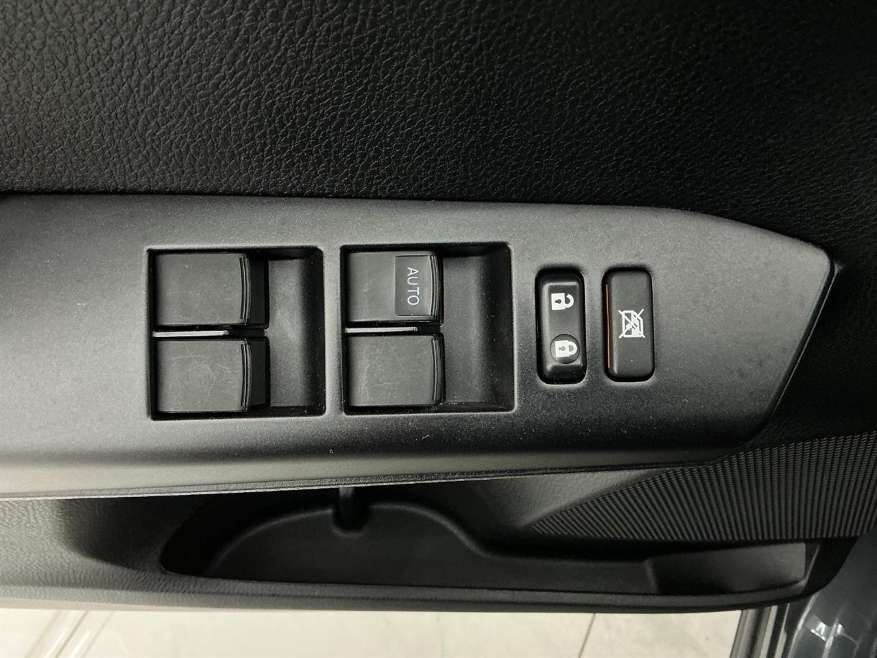 Toyota RAV4 Adventure FWD (Natl) 2018