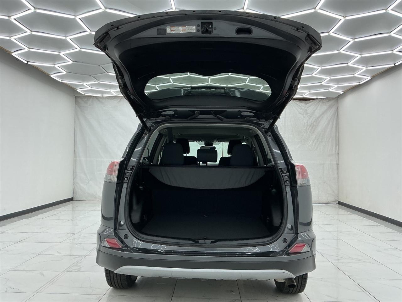 Toyota RAV4 Adventure FWD (Natl) 2018