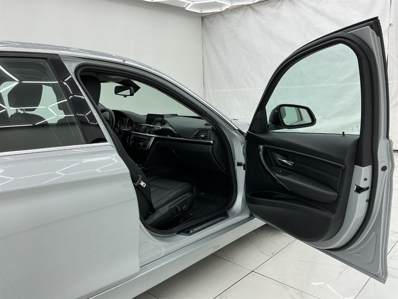 BMW 3 Series 4dr Sdn 328i xDrive AWD SULEV 2015