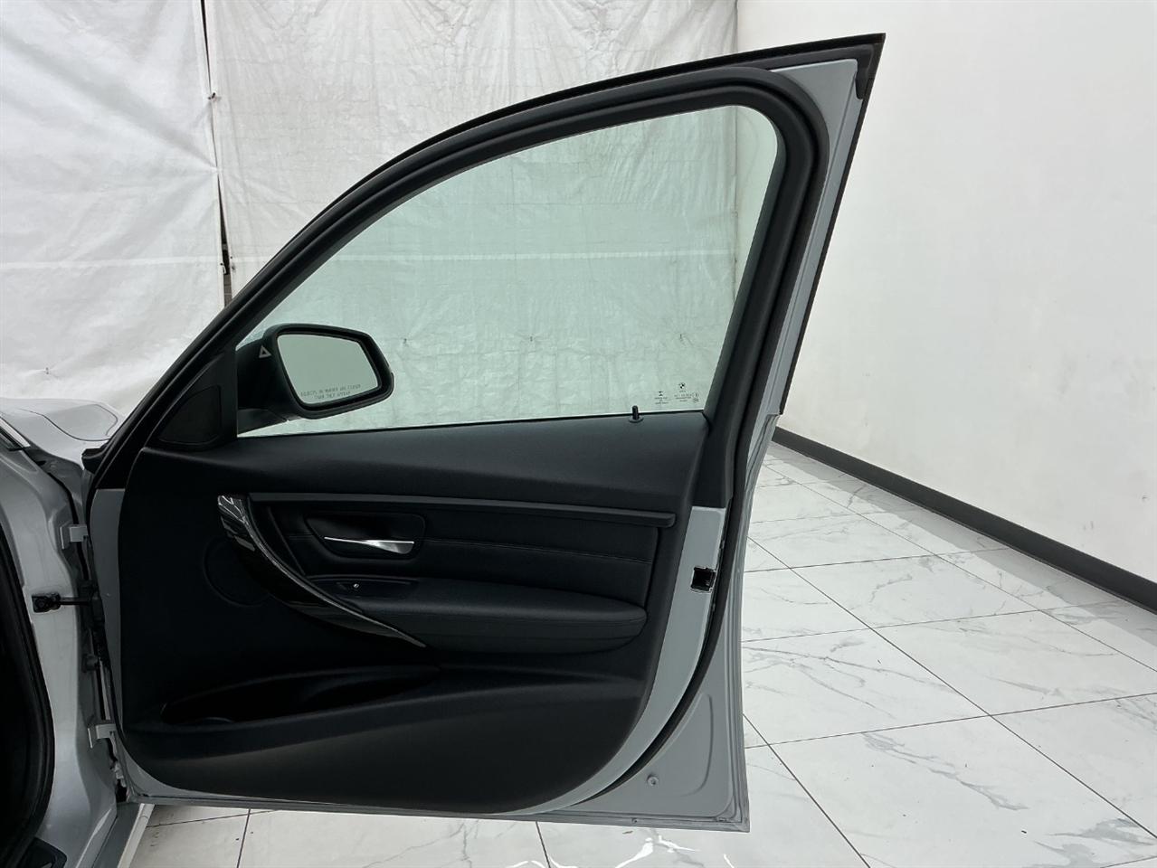 BMW 3 Series 4dr Sdn 328i xDrive AWD SULEV 2015