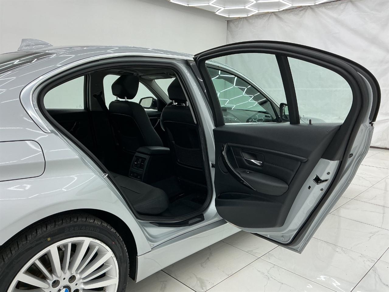 BMW 3 Series 4dr Sdn 328i xDrive AWD SULEV 2015