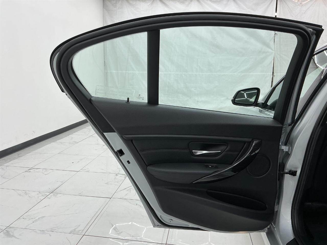 BMW 3 Series 4dr Sdn 328i xDrive AWD SULEV 2015