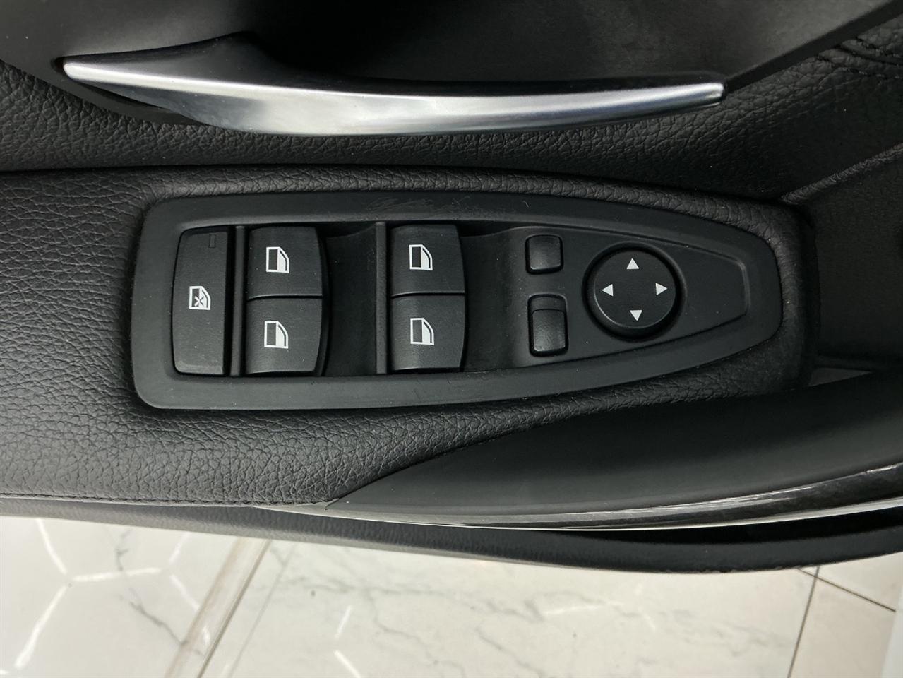 BMW 3 Series 4dr Sdn 328i xDrive AWD SULEV 2015