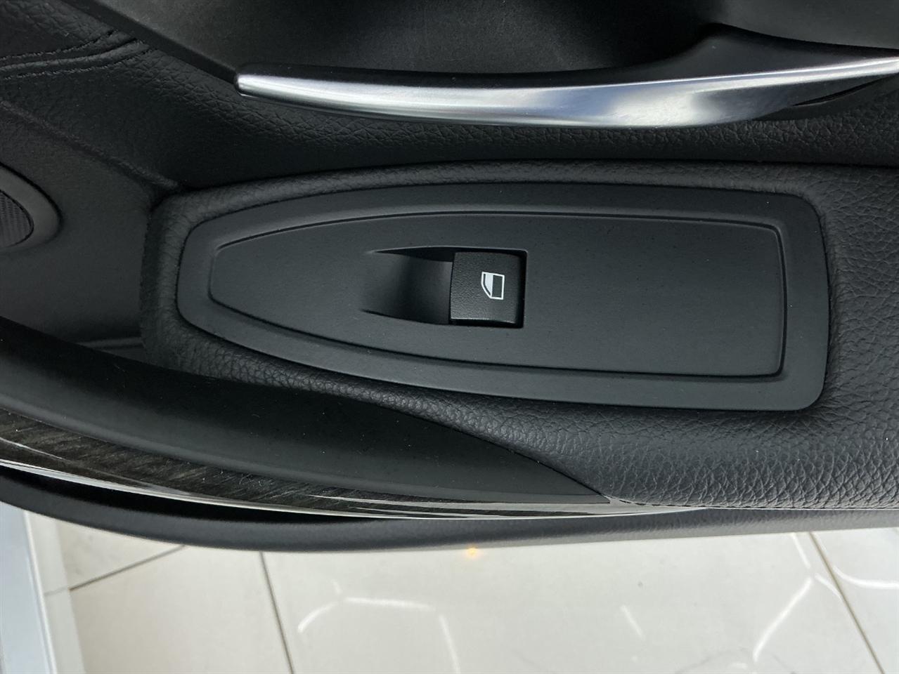 BMW 3 Series 4dr Sdn 328i xDrive AWD SULEV 2015