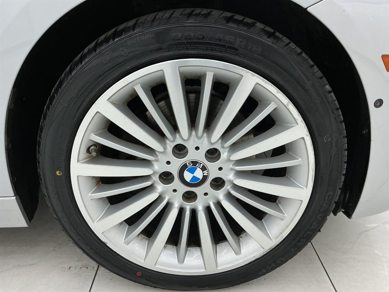 BMW 3 Series 4dr Sdn 328i xDrive AWD SULEV 2015