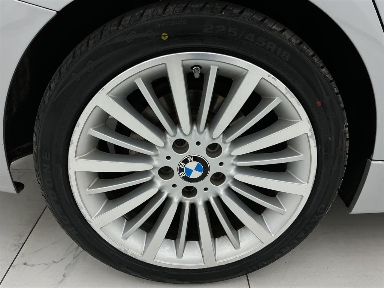 BMW 3 Series 4dr Sdn 328i xDrive AWD SULEV 2015