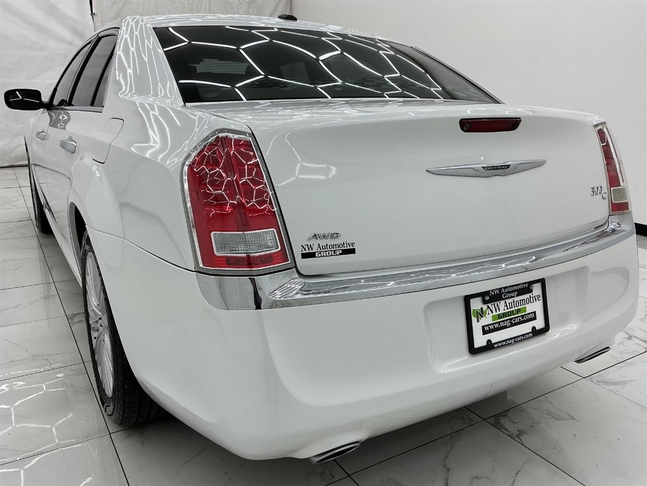 Chrysler 300 4dr Sdn 300C AWD 2011