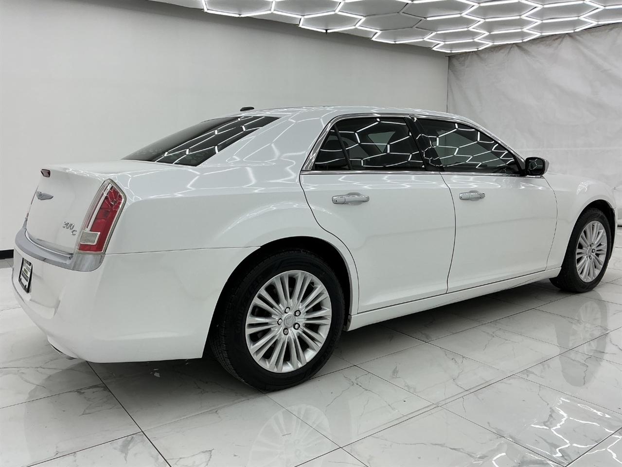 Chrysler 300 4dr Sdn 300C AWD 2011