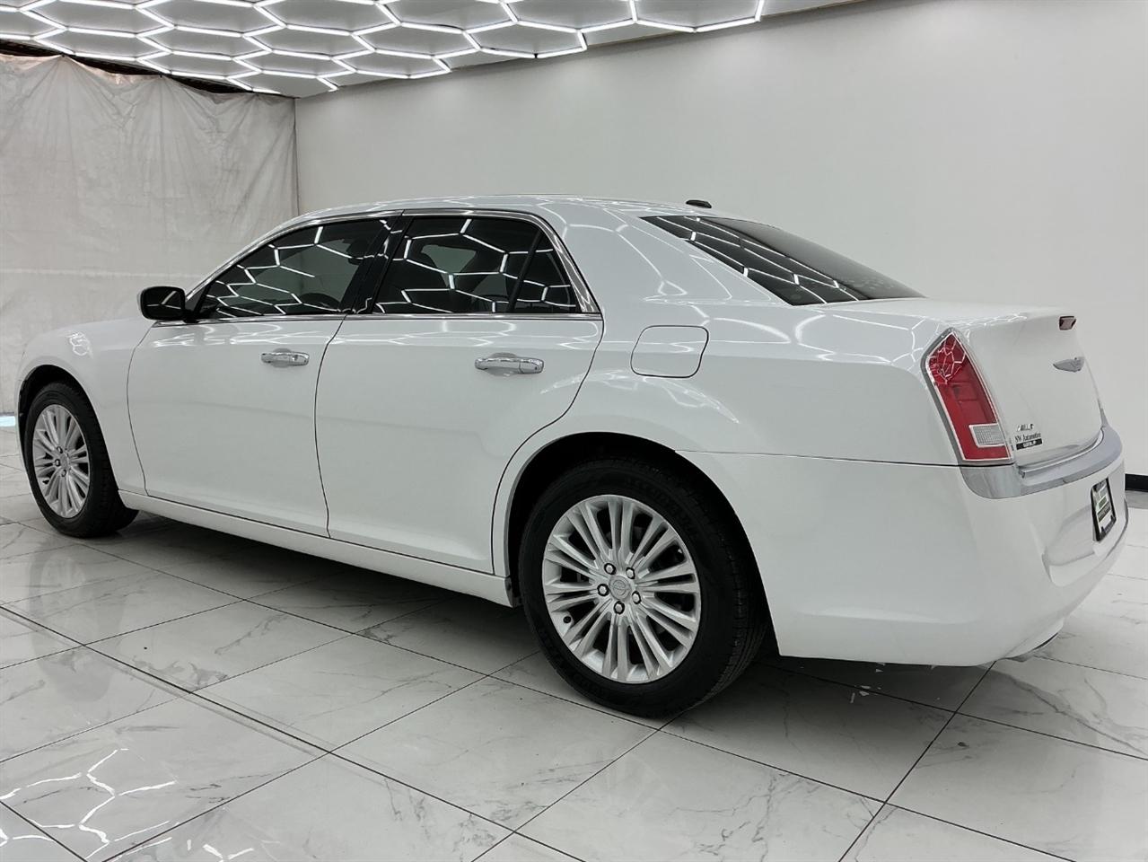 Chrysler 300 4dr Sdn 300C AWD 2011