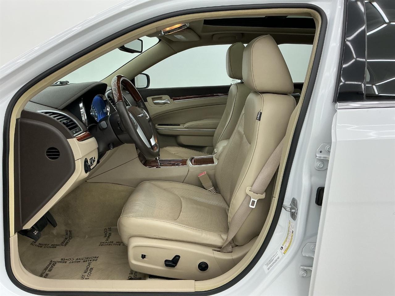 Chrysler 300 4dr Sdn 300C AWD 2011