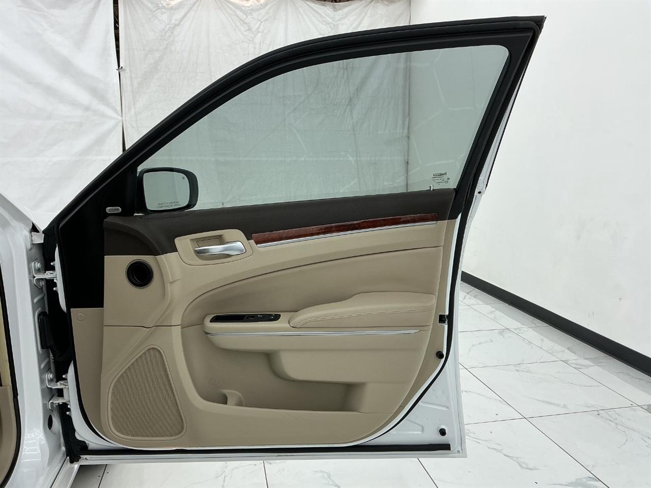 Chrysler 300 4dr Sdn 300C AWD 2011