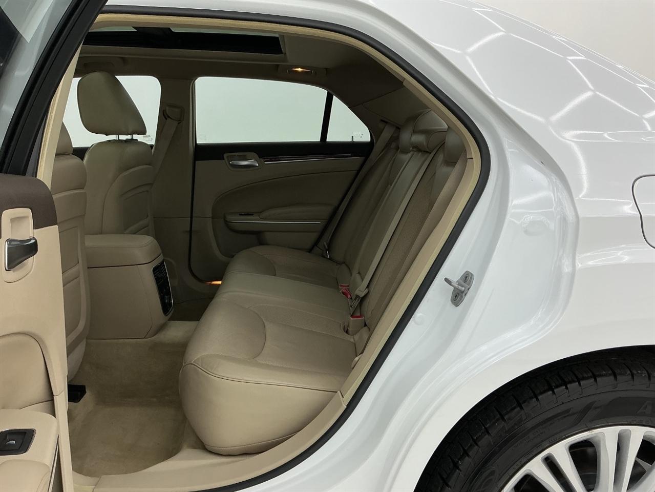 Chrysler 300 4dr Sdn 300C AWD 2011