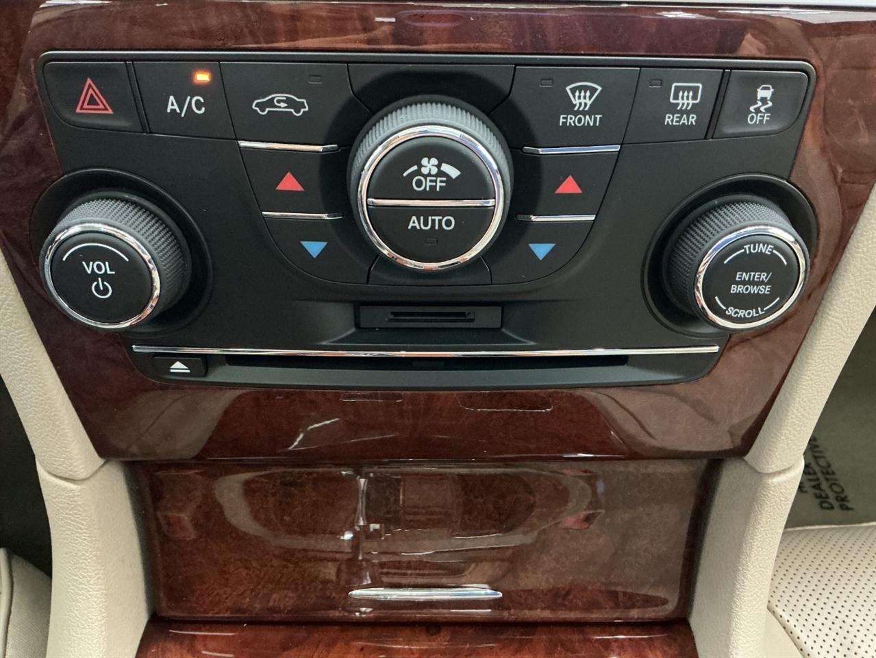 Chrysler 300 4dr Sdn 300C AWD 2011