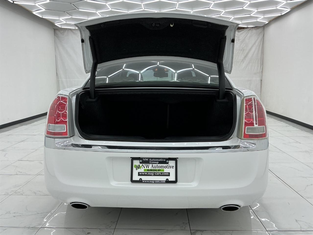 Chrysler 300 4dr Sdn 300C AWD 2011