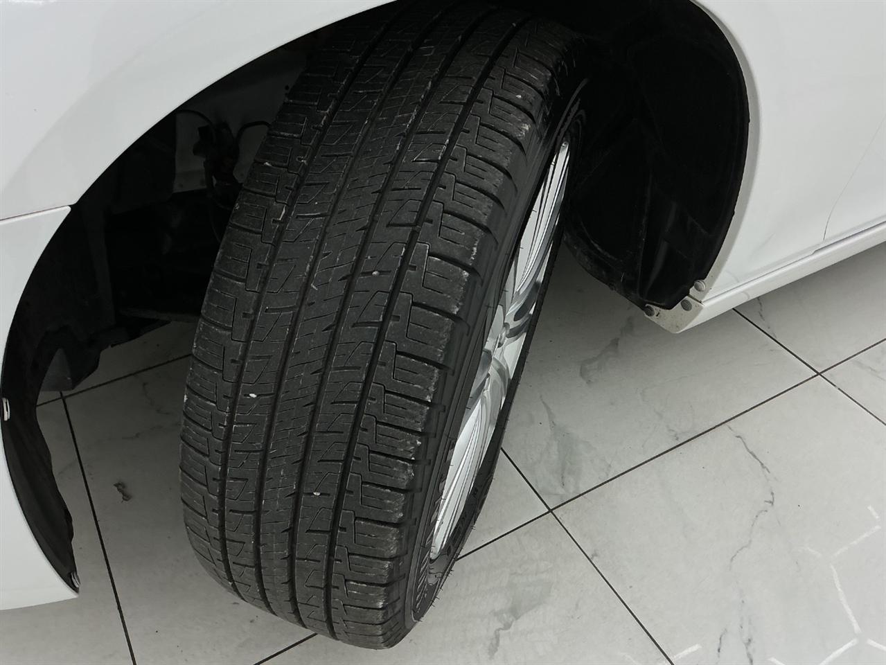 Chrysler 300 4dr Sdn 300C AWD 2011