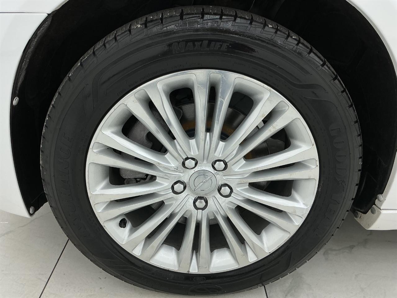 Chrysler 300 4dr Sdn 300C AWD 2011