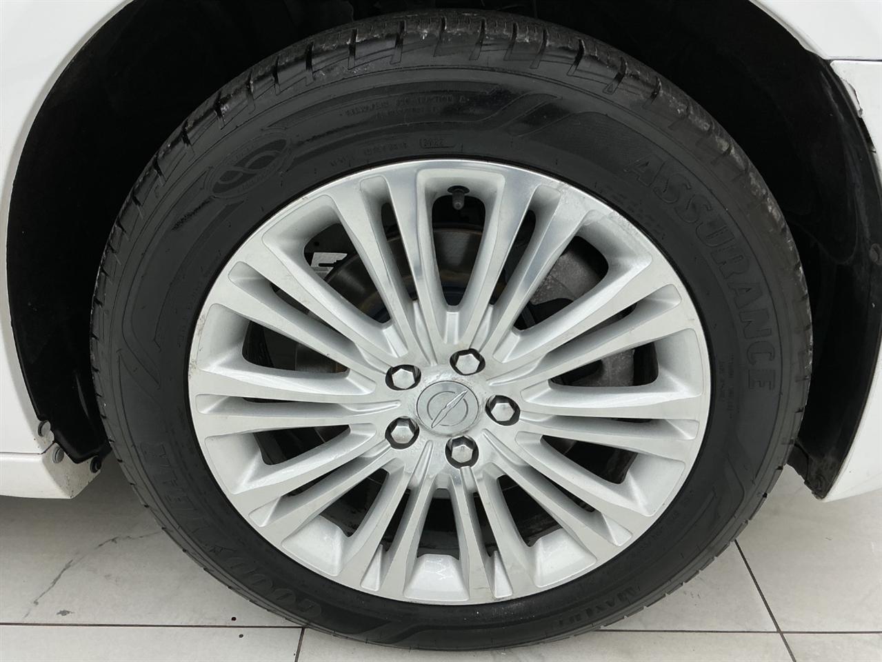 Chrysler 300 4dr Sdn 300C AWD 2011