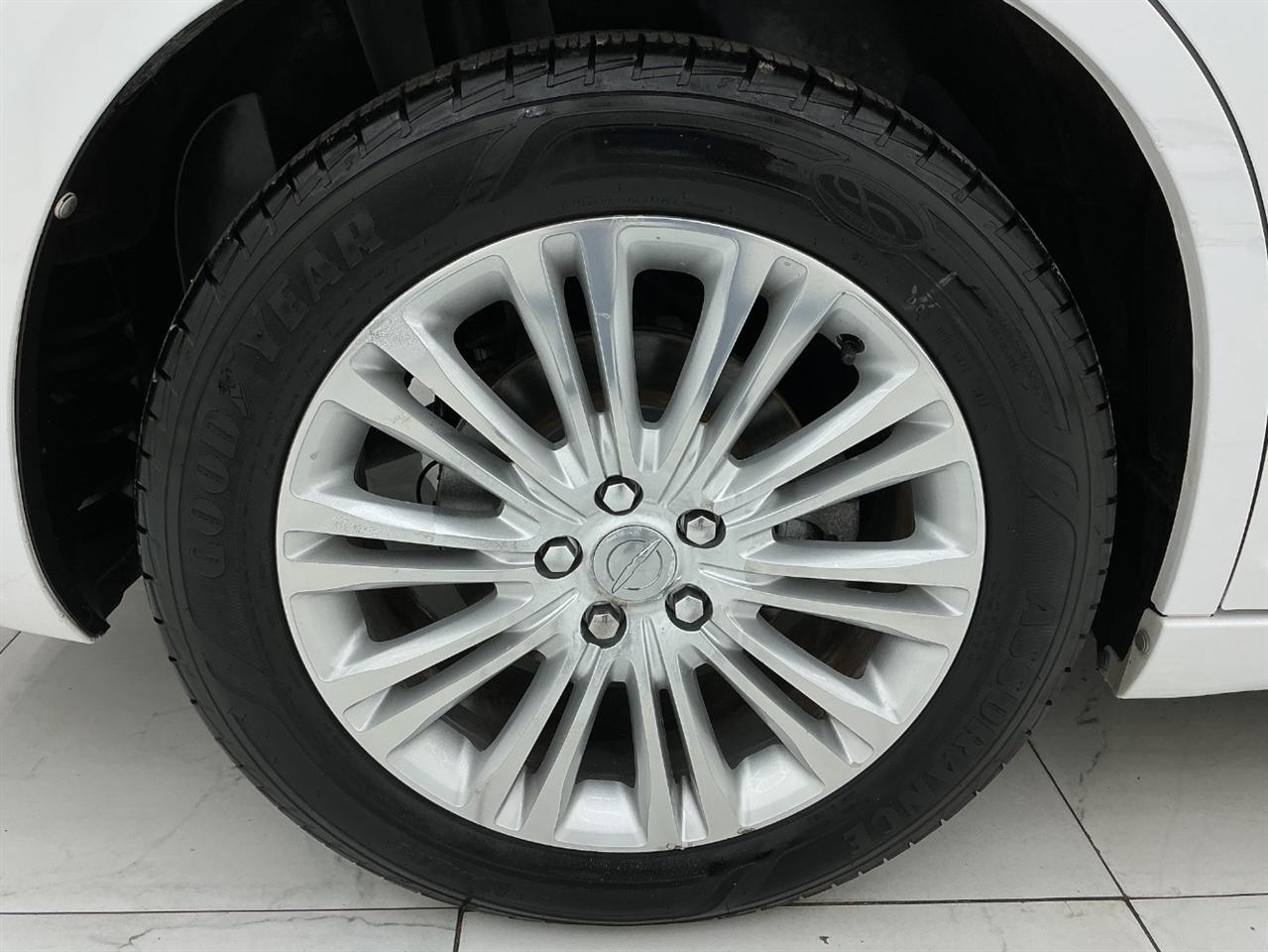 Chrysler 300 4dr Sdn 300C AWD 2011