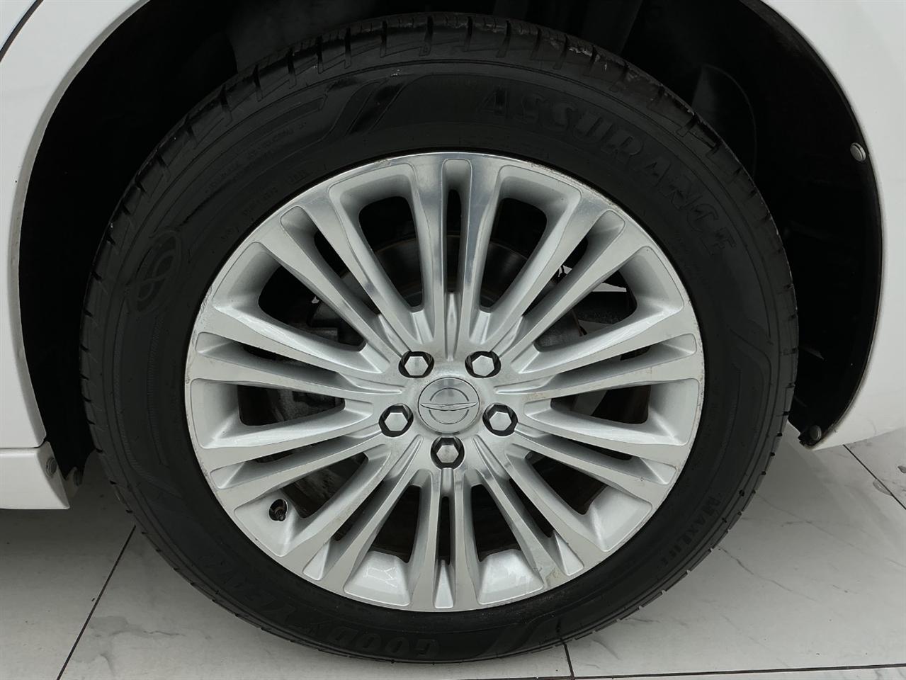 Chrysler 300 4dr Sdn 300C AWD 2011