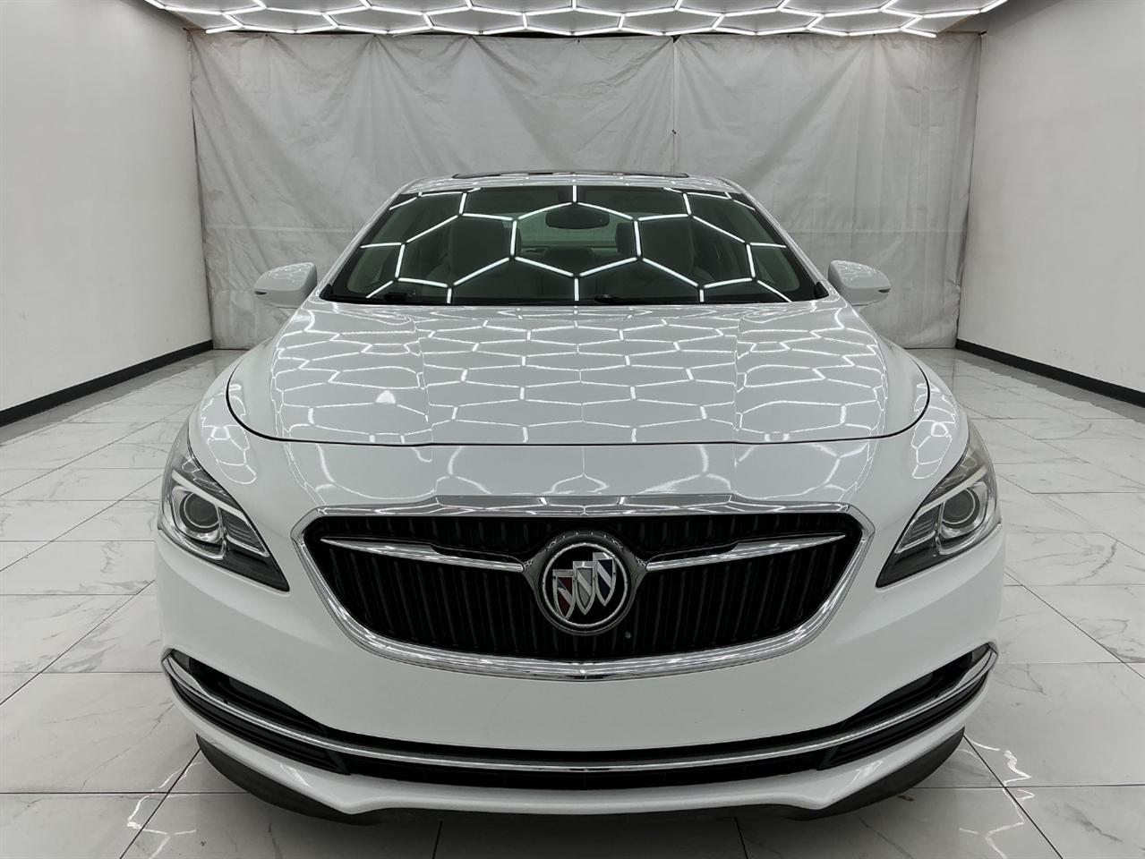 Buick LaCrosse 4dr Sdn Essence FWD 2017