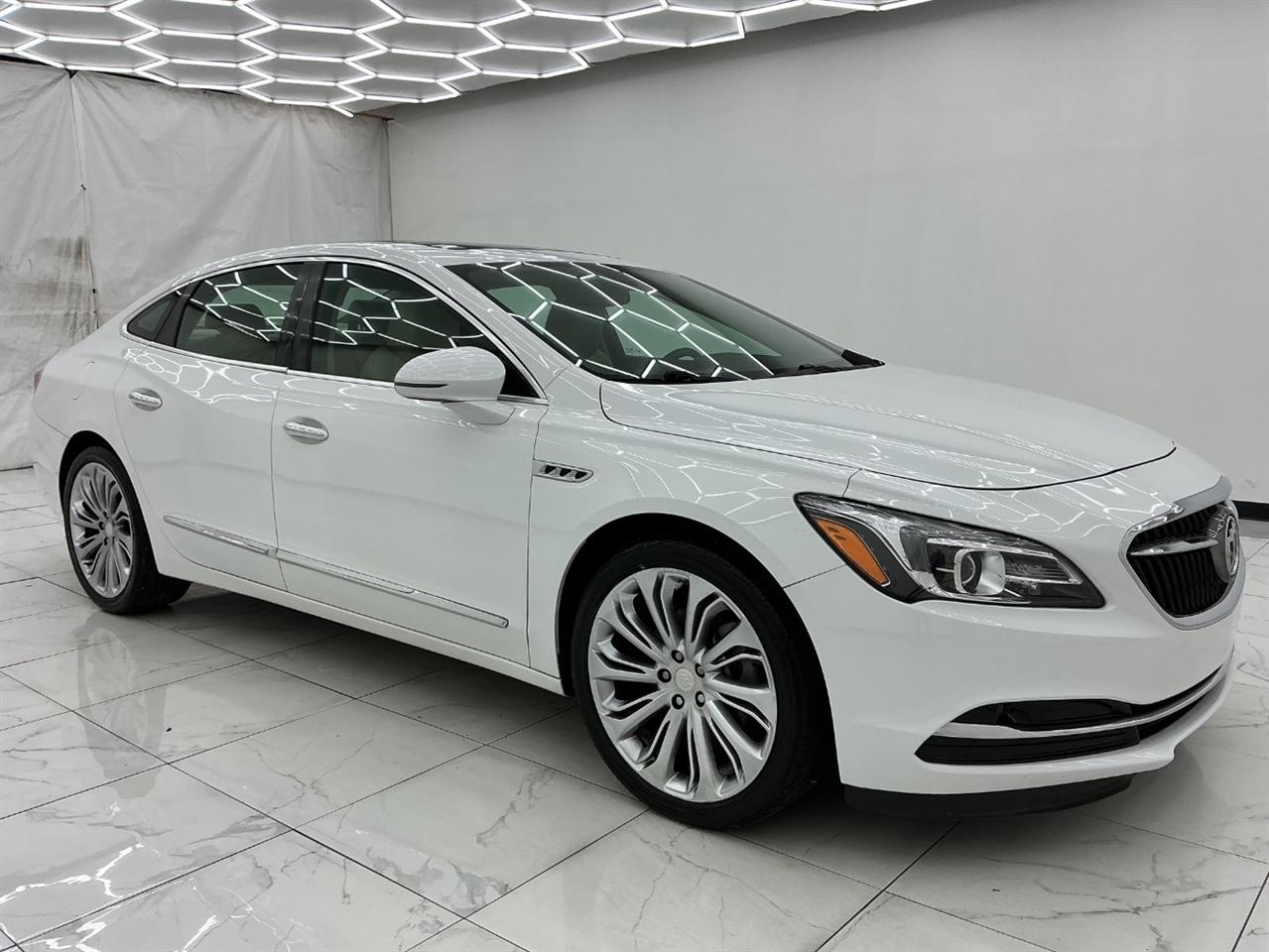 Buick LaCrosse 4dr Sdn Essence FWD 2017