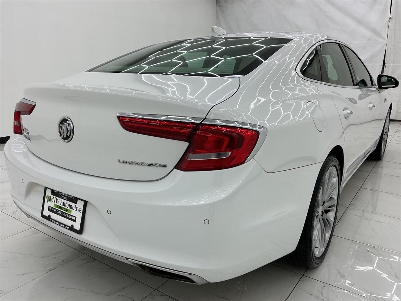 Buick LaCrosse 4dr Sdn Essence FWD 2017
