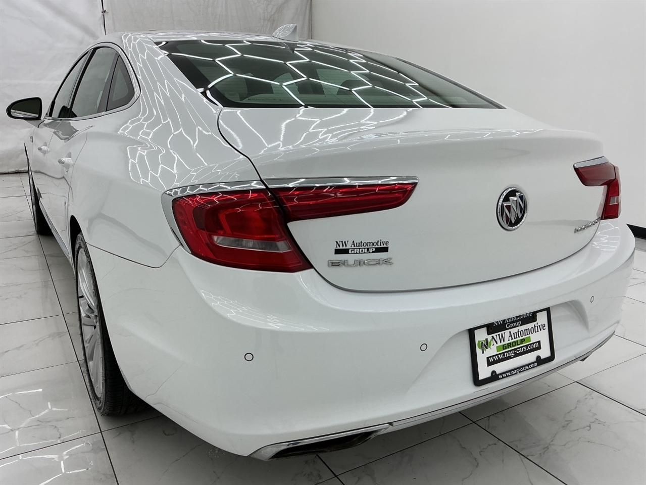Buick LaCrosse 4dr Sdn Essence FWD 2017