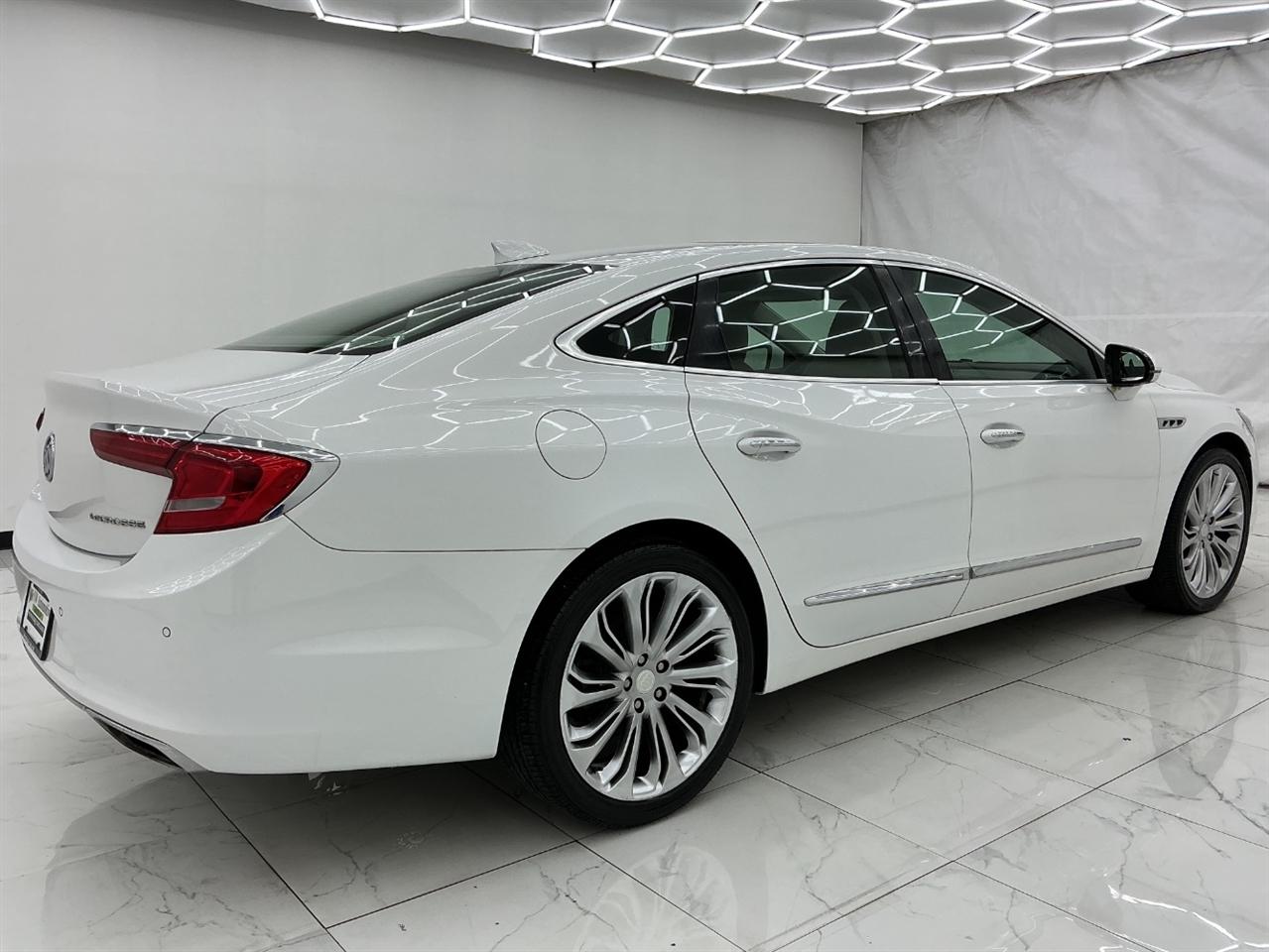 Buick LaCrosse 4dr Sdn Essence FWD 2017