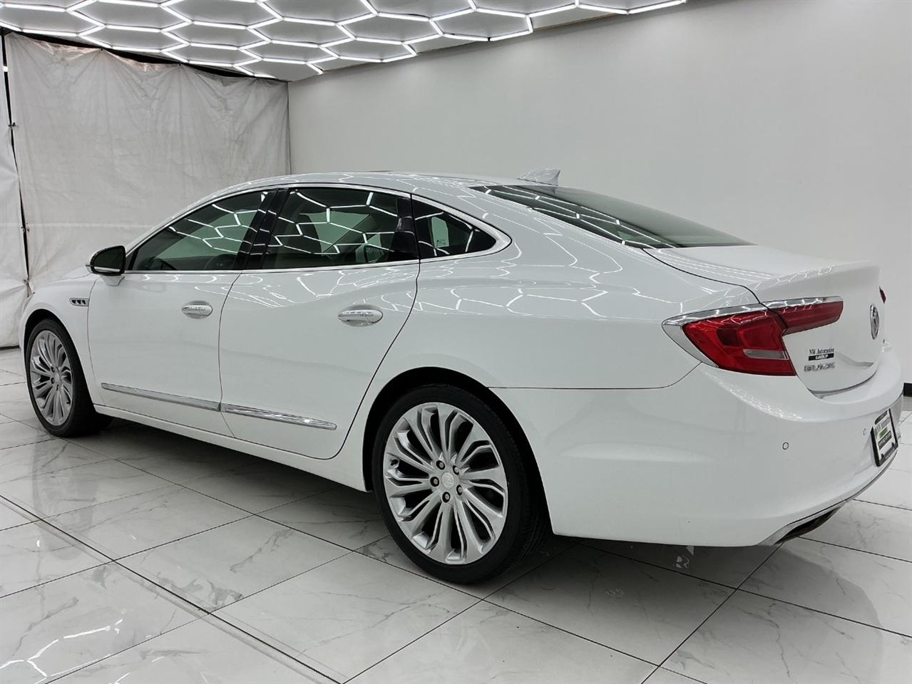 Buick LaCrosse 4dr Sdn Essence FWD 2017