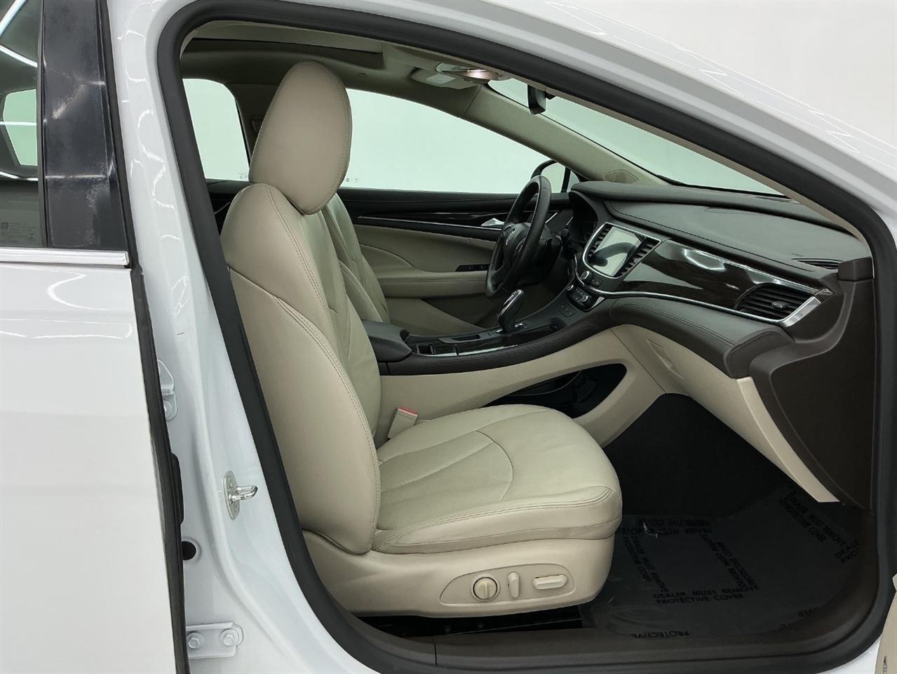 Buick LaCrosse 4dr Sdn Essence FWD 2017