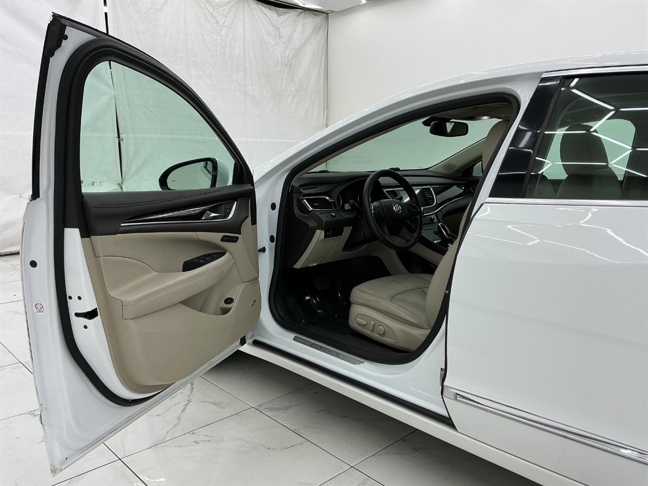 Buick LaCrosse 4dr Sdn Essence FWD 2017