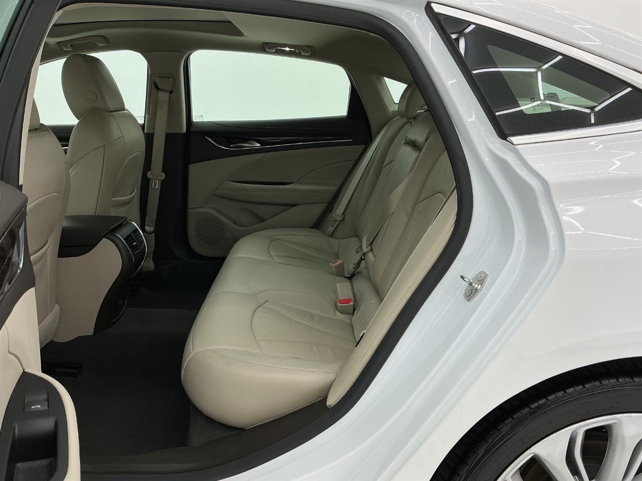 Buick LaCrosse 4dr Sdn Essence FWD 2017