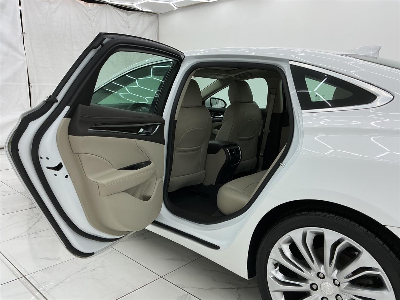 Buick LaCrosse 4dr Sdn Essence FWD 2017