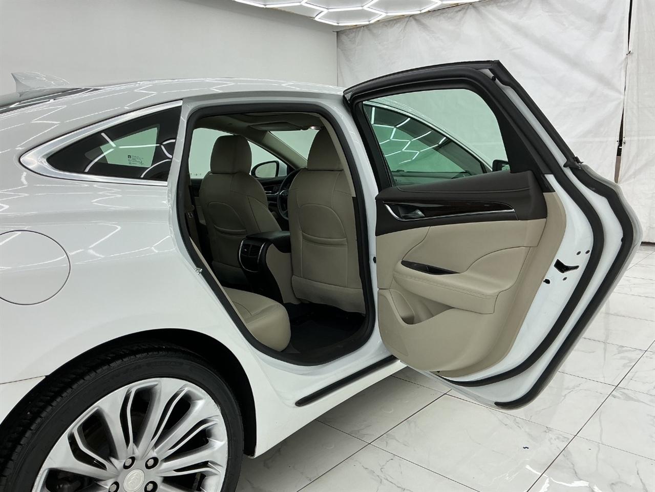 Buick LaCrosse 4dr Sdn Essence FWD 2017