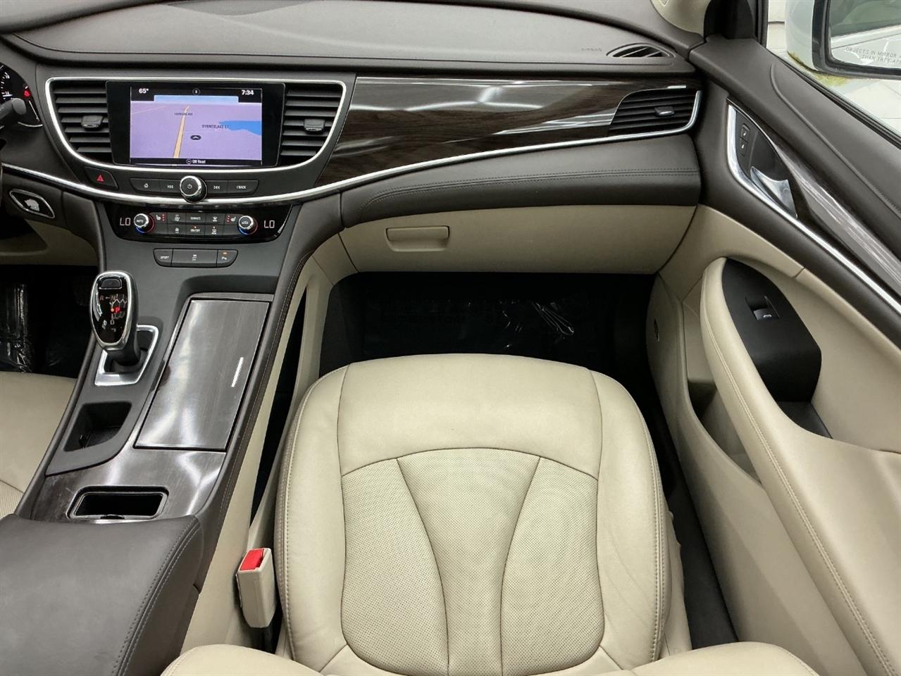 Buick LaCrosse 4dr Sdn Essence FWD 2017