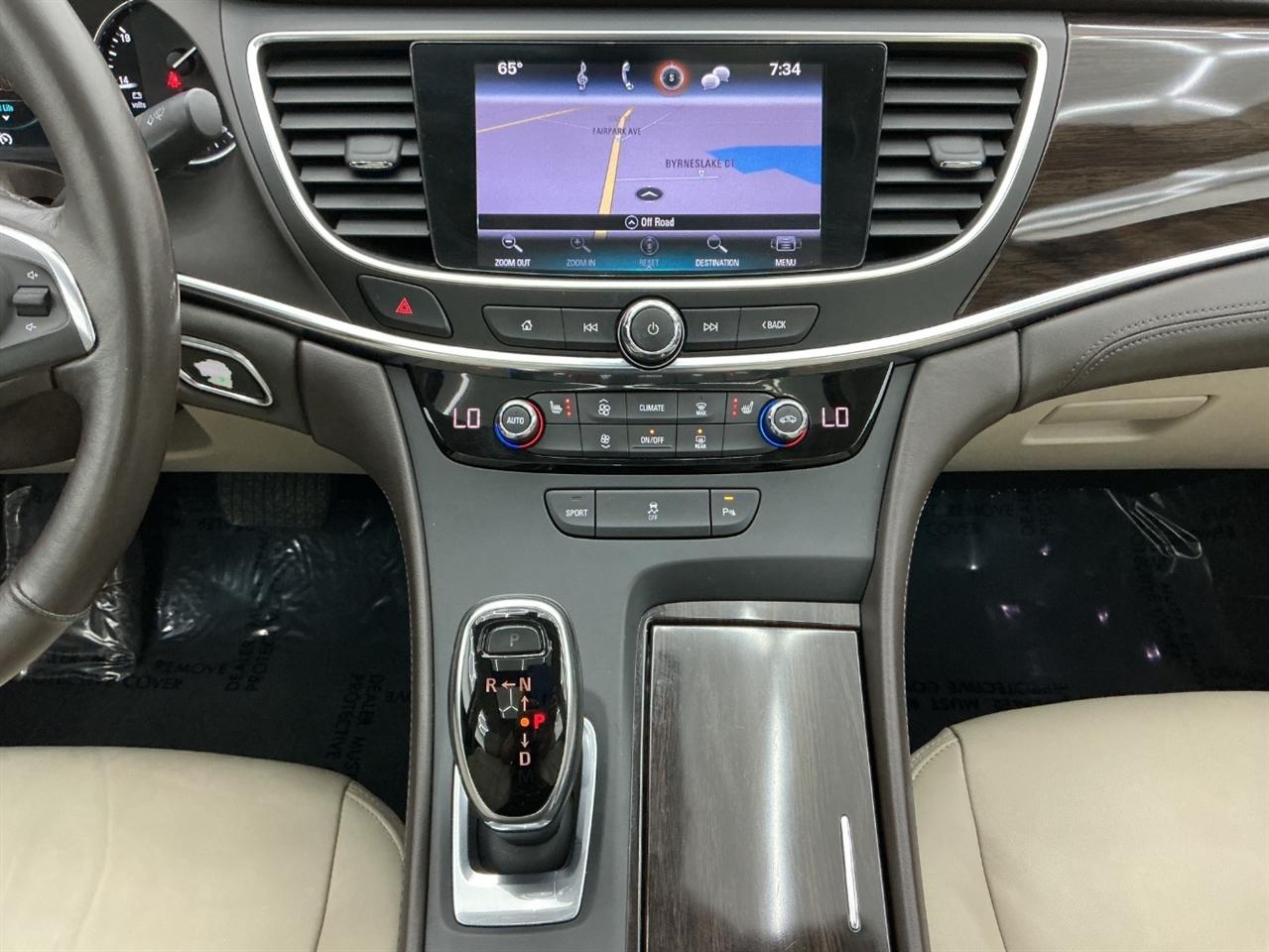 Buick LaCrosse 4dr Sdn Essence FWD 2017
