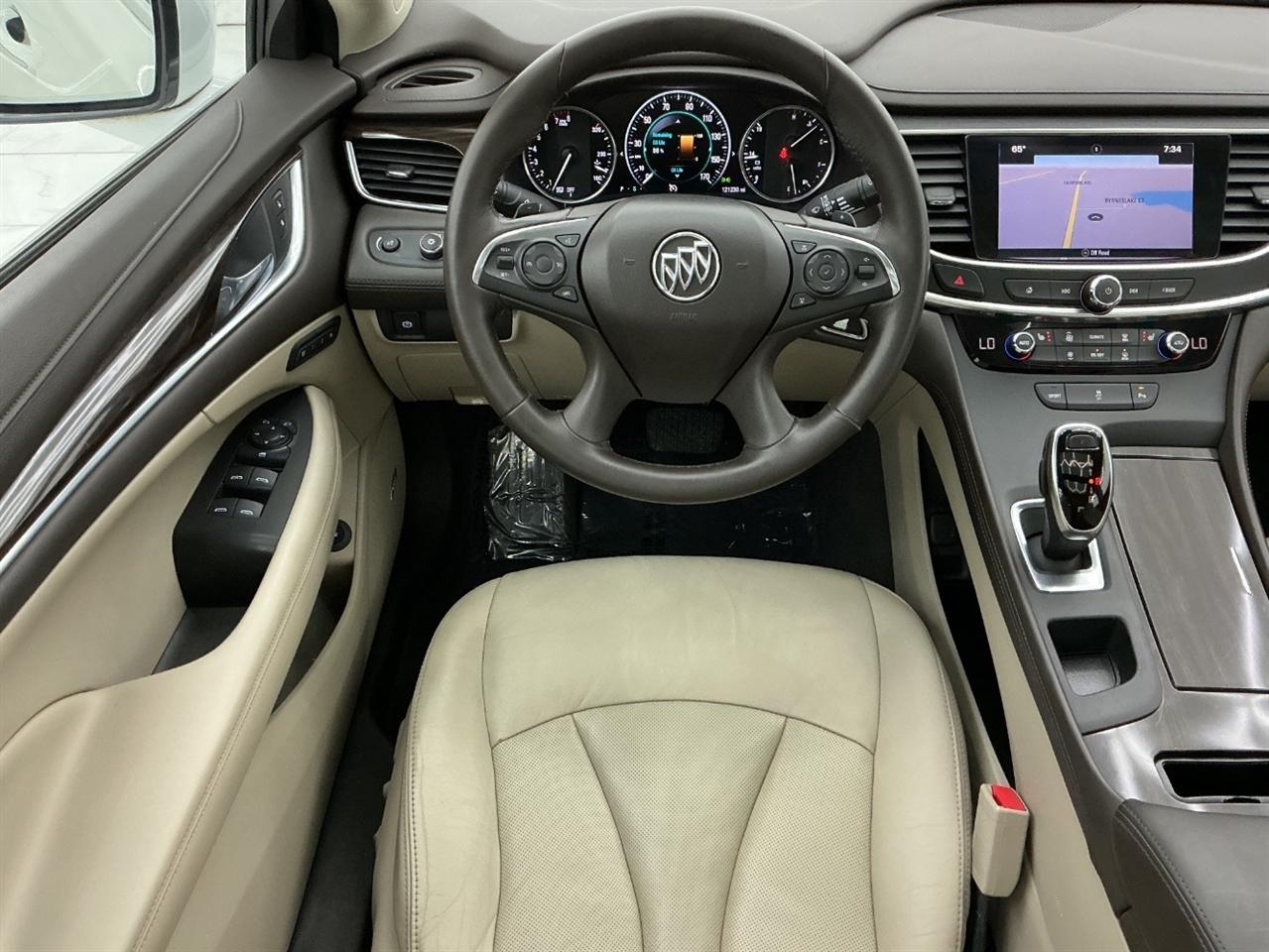 Buick LaCrosse 4dr Sdn Essence FWD 2017