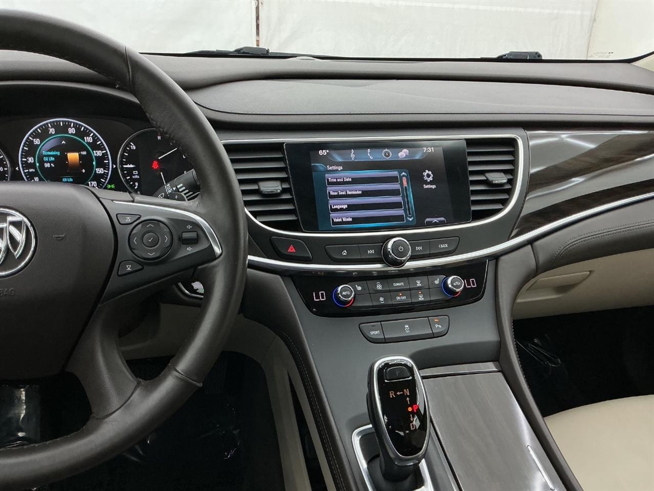 Buick LaCrosse 4dr Sdn Essence FWD 2017