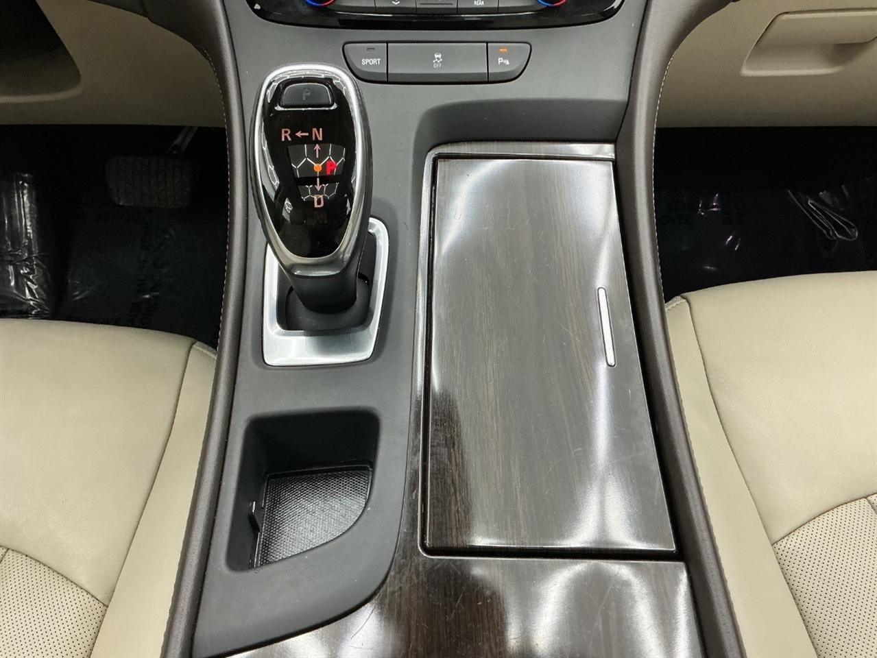 Buick LaCrosse 4dr Sdn Essence FWD 2017