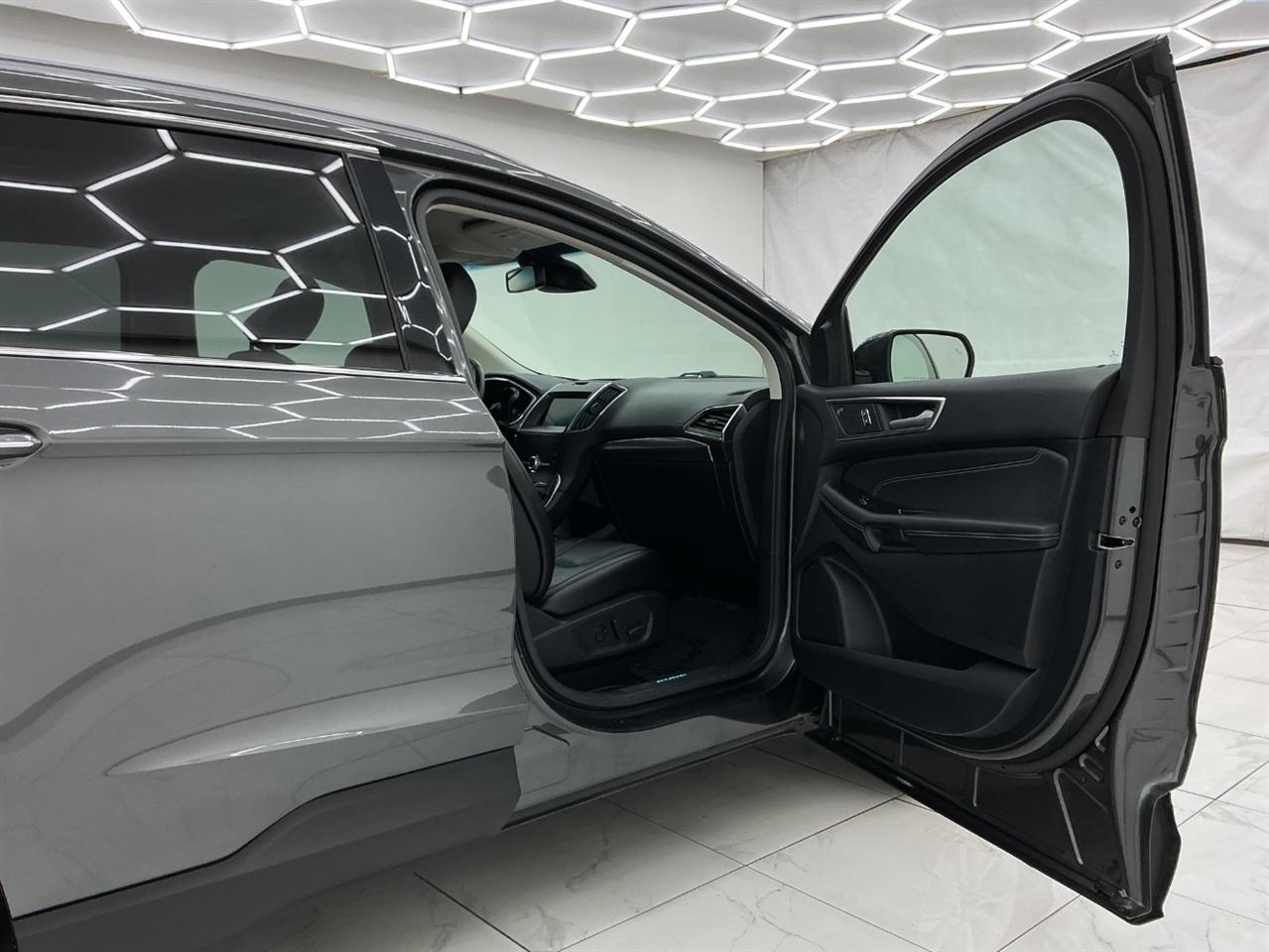 Ford Edge Titanium FWD 2020