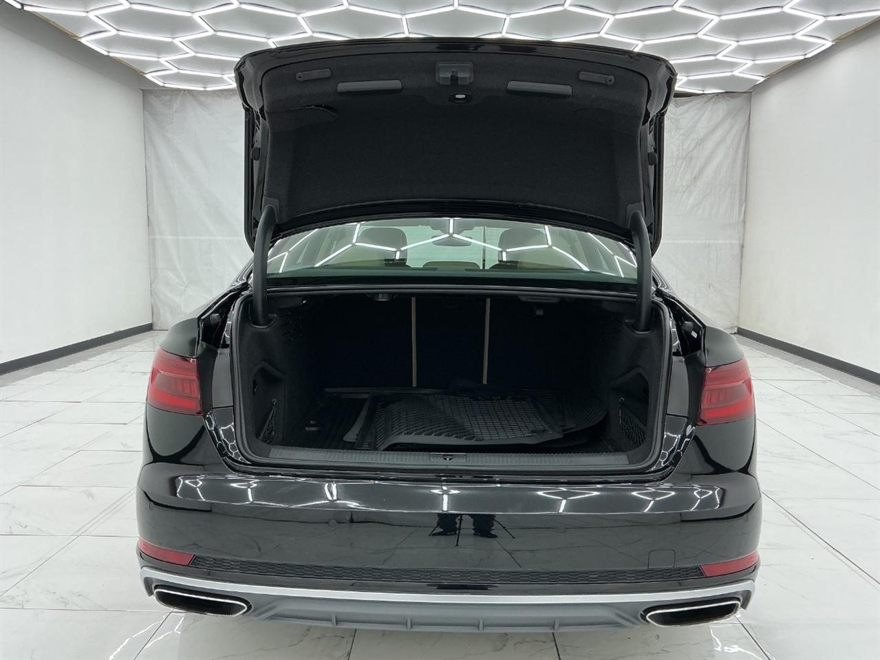 Audi A4 Premium Plus 45 TFSI quattro 2019