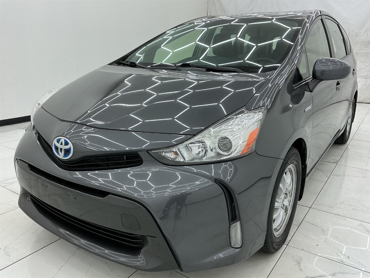 Toyota Prius V Three (Natl) 2017