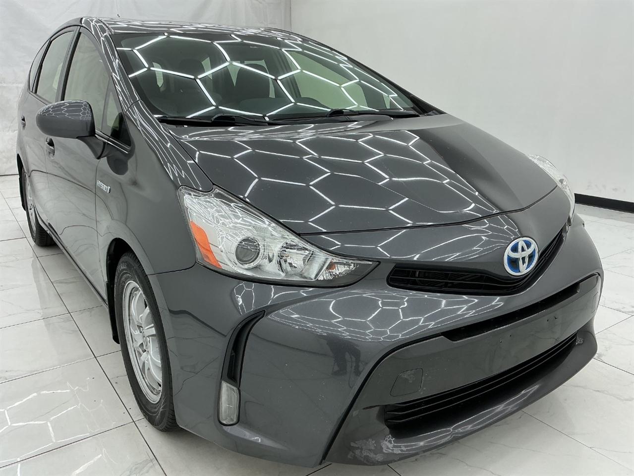 Toyota Prius V Three (Natl) 2017