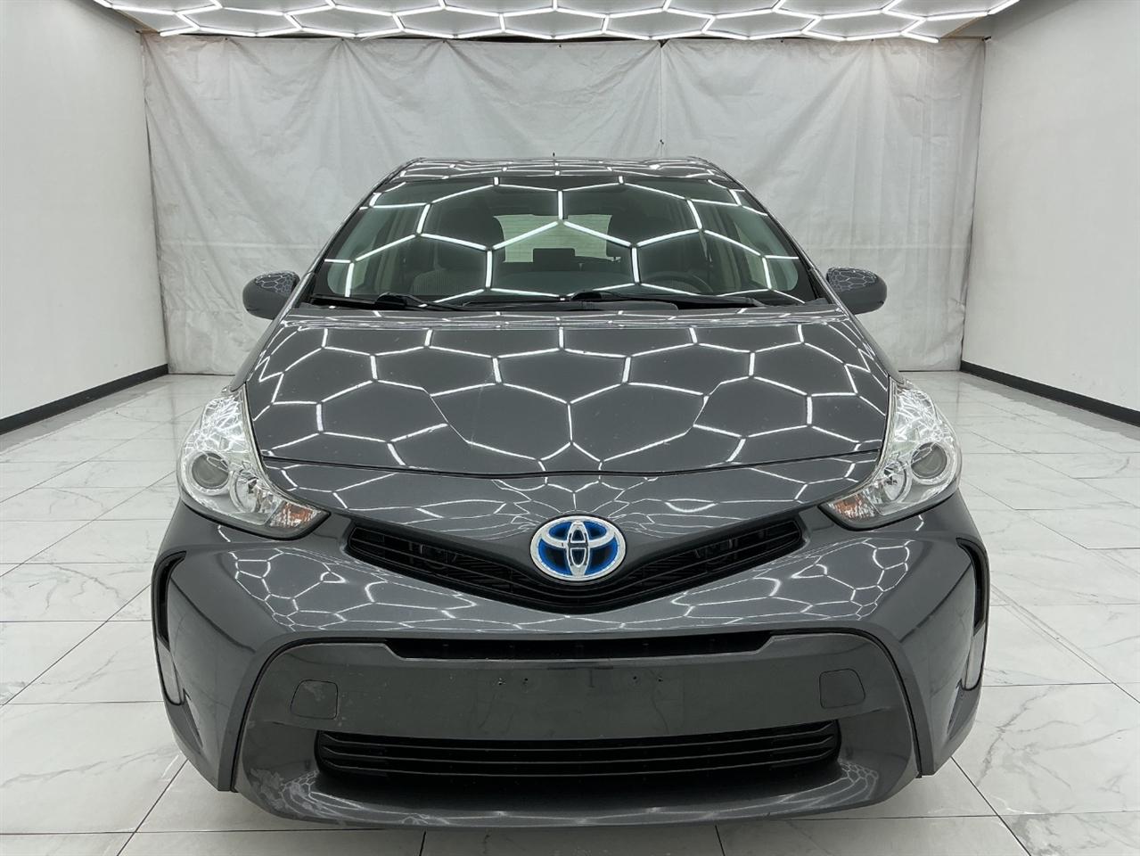 Toyota Prius V Three (Natl) 2017