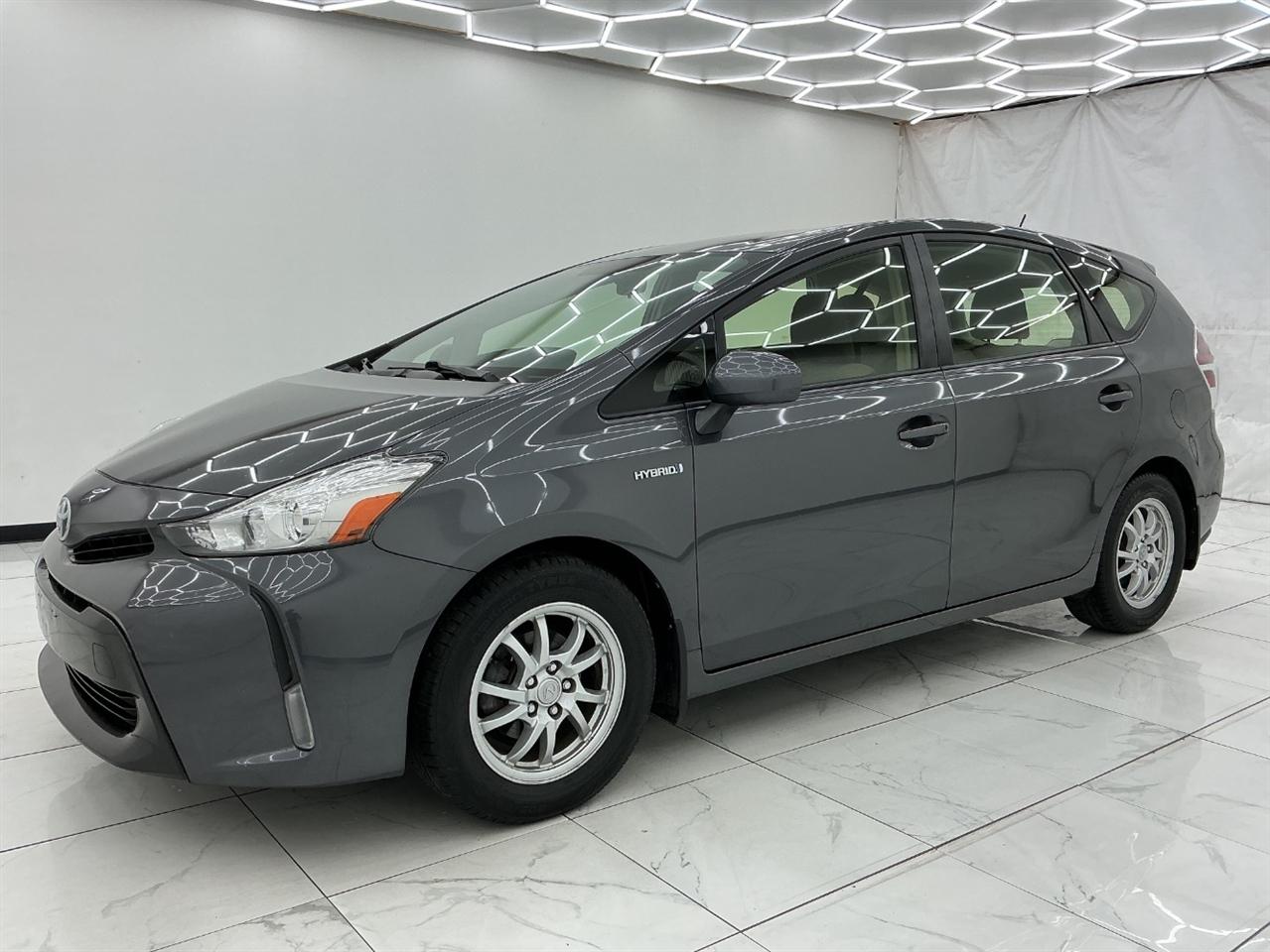 Toyota Prius V Three (Natl) 2017