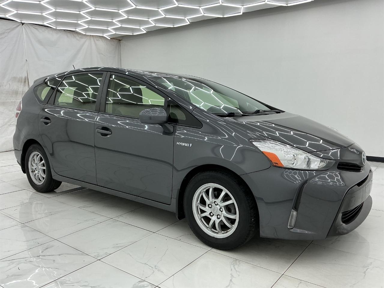 Toyota Prius V Three (Natl) 2017